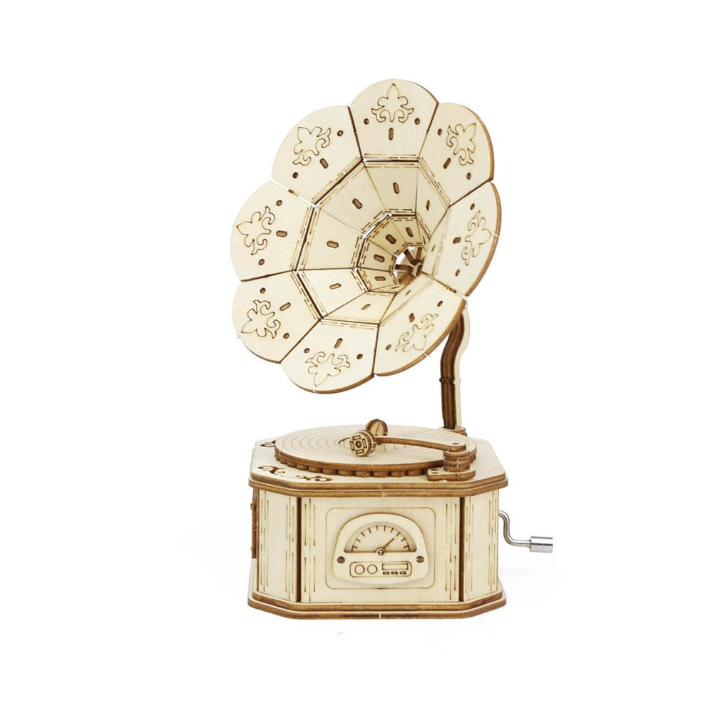 Boîte à musique en bois gramophone avec manivelle, sur fond blanc