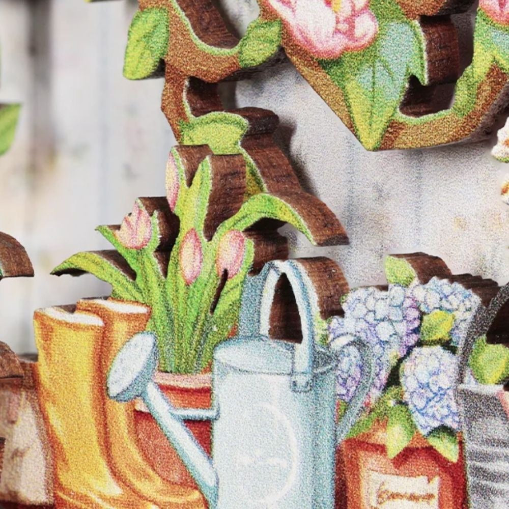 Arrosoir, bottes et pots de fleurs miniatures du book nook fleuriste