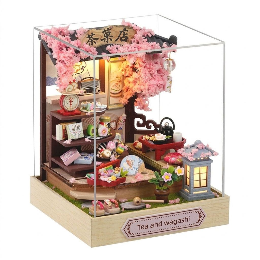 Maison miniature salon de thé japonais sous vitrine acrylique, sur fond blanc