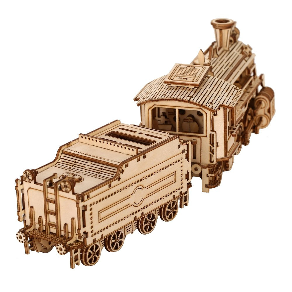 Tender de la locomotive en bois vu de l'arrière, avec ses roues et son échelle